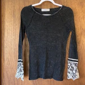 3/$20 Able size small Long sleeve top black